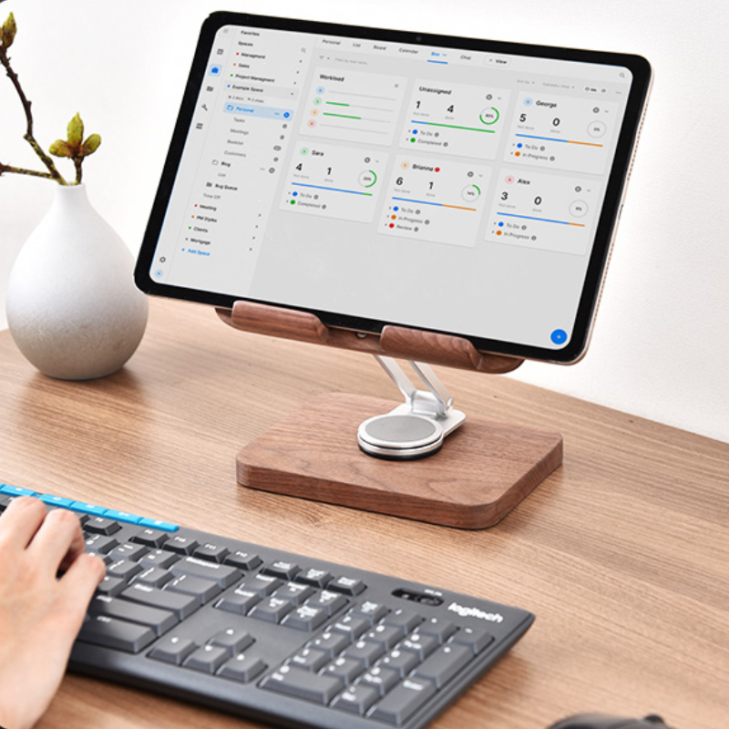 Stojak na iPada z drewna orzec – Desk Setup Black And Wood recenzja i cena