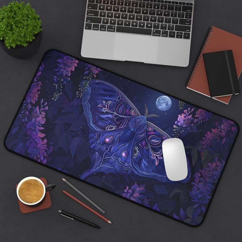 Podkładka na biurko z motywem  – Desk Setup With Plants recenzja i cena
